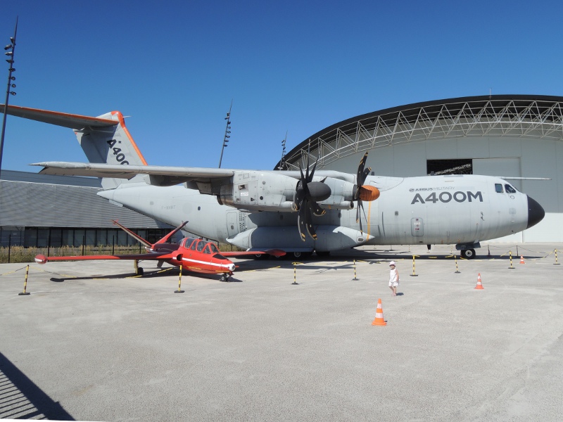 Militärflugzeug A400M im Aéroscopia