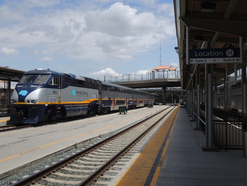 Zug von Amtrak California in Sacramento