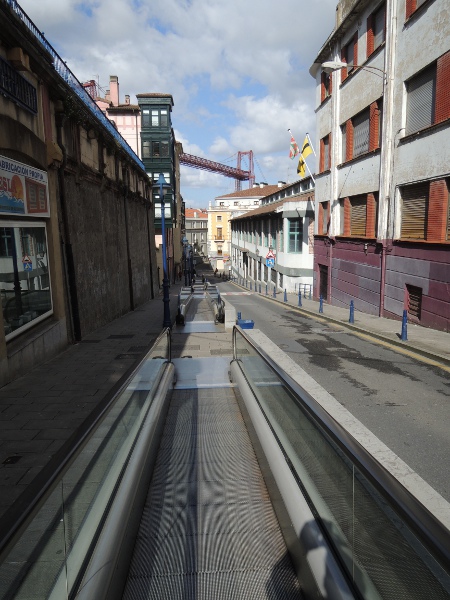 Laufband auf dem Gehweg in Portugalete