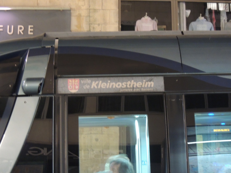 Auf den Namen Kleinostheim getaufte Straßenbahn in Bordeaux