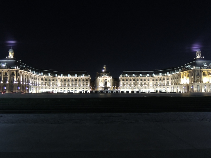 Place de la Bourse bei Nacht