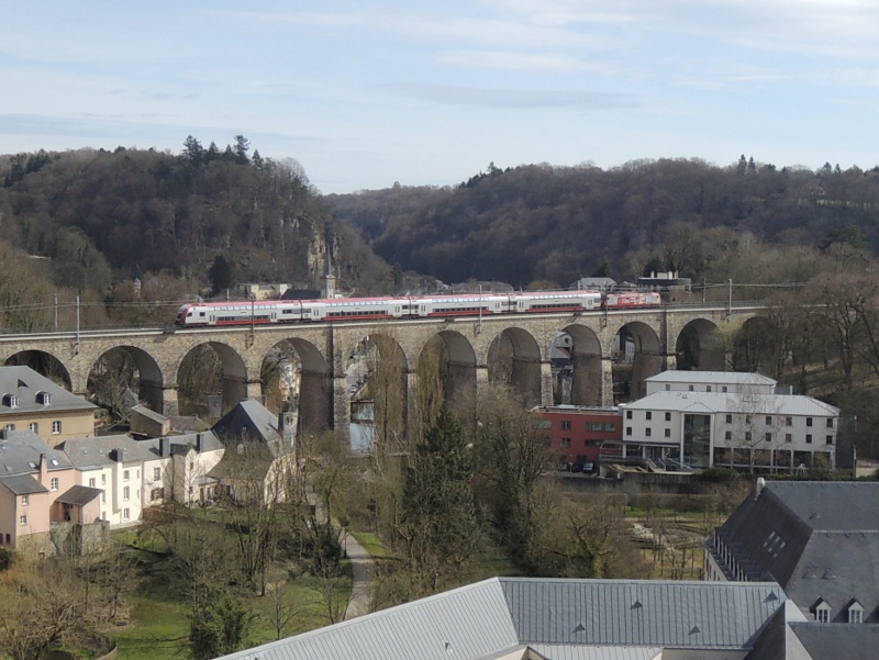 Pulvermühle-Viadukt mit CFL-Doppelstockzug