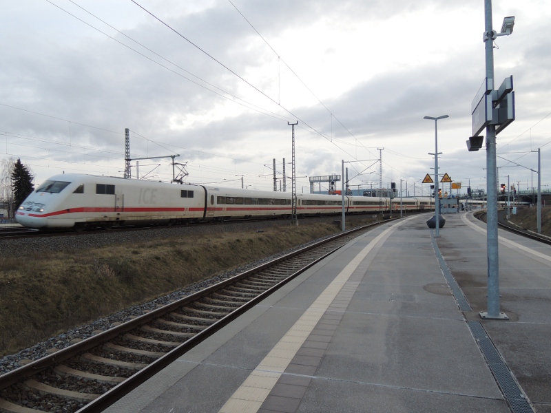 ICE 1 durchfährt Hanau Hbf