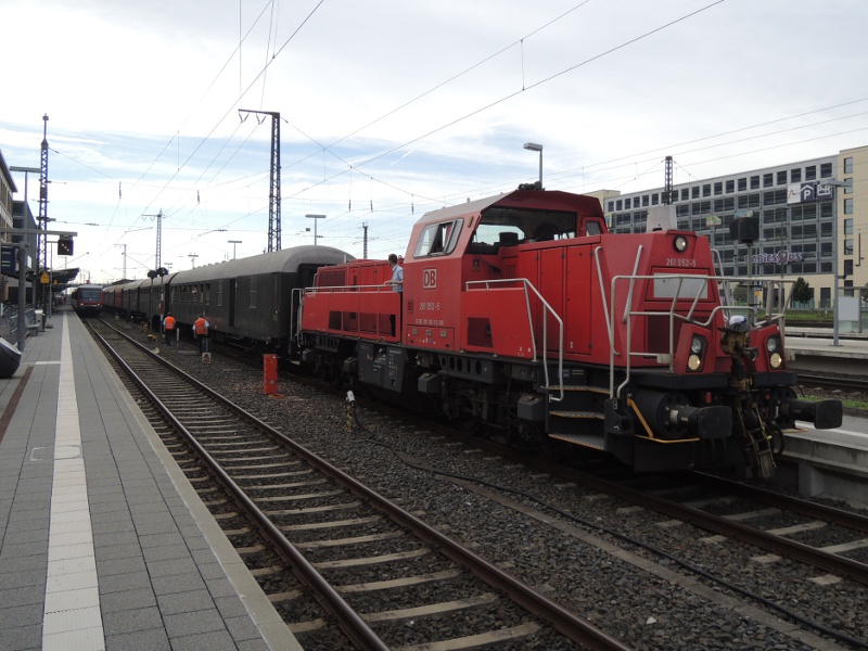 Zug der Museumseisenbahn Hanau mit 261 052 der DB