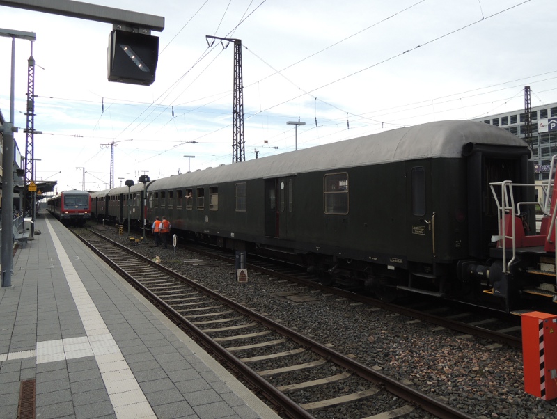 Zug der Museumseisenbahn Hanau mit 50 3552