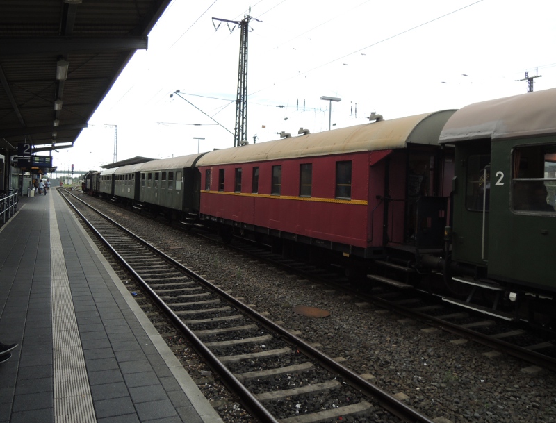 Zug der Museumseisenbahn Hanau mit 50 3552