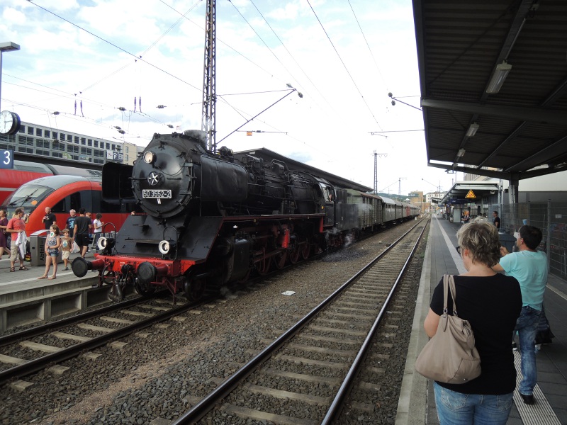 Zug der Museumseisenbahn Hanau mit 50 3552
