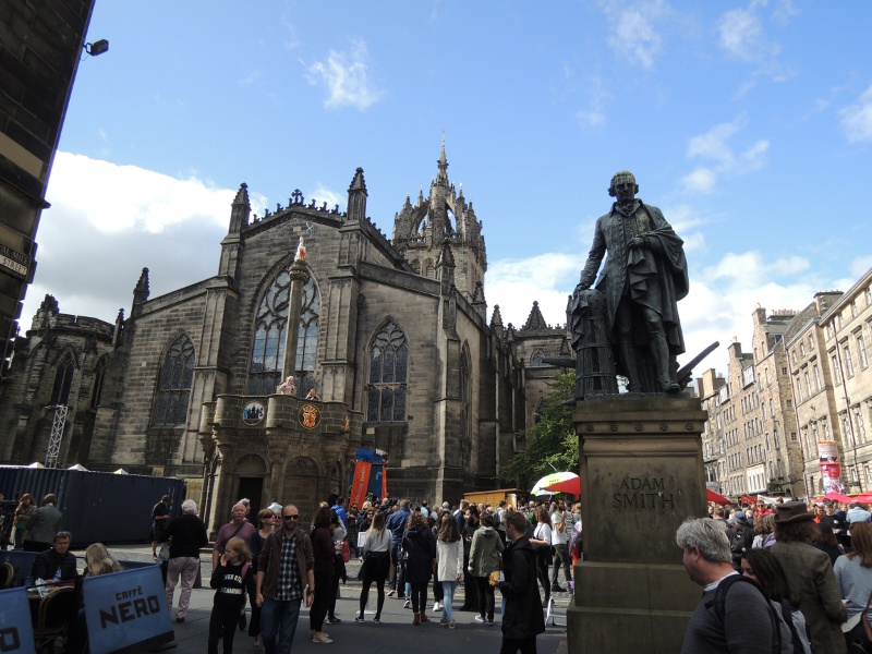 Menschenmenge in Edinburgh