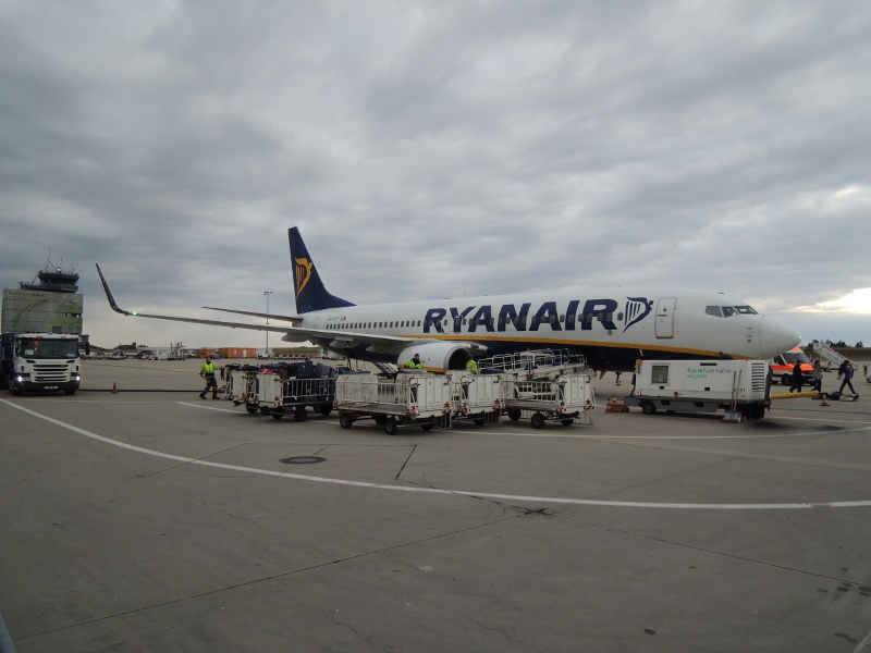 Ryanair-Flug 4478 ist gerade aus Santiago de Compostela in Hahn gelandet