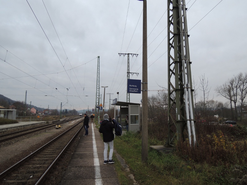 Warten auf die Pfefferminzbahn in Großheringen