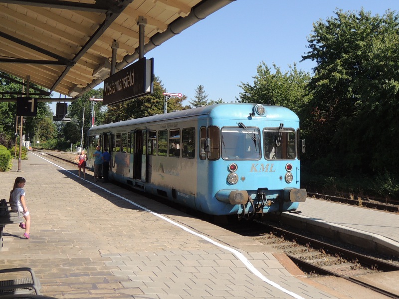 Abfahrbereiter Esslinger Triebwagen der Kreisbahn Mansfelder Land