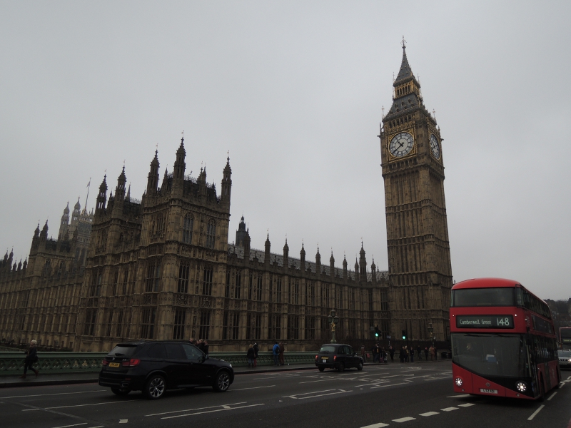 Houses of Parliament mit Bus