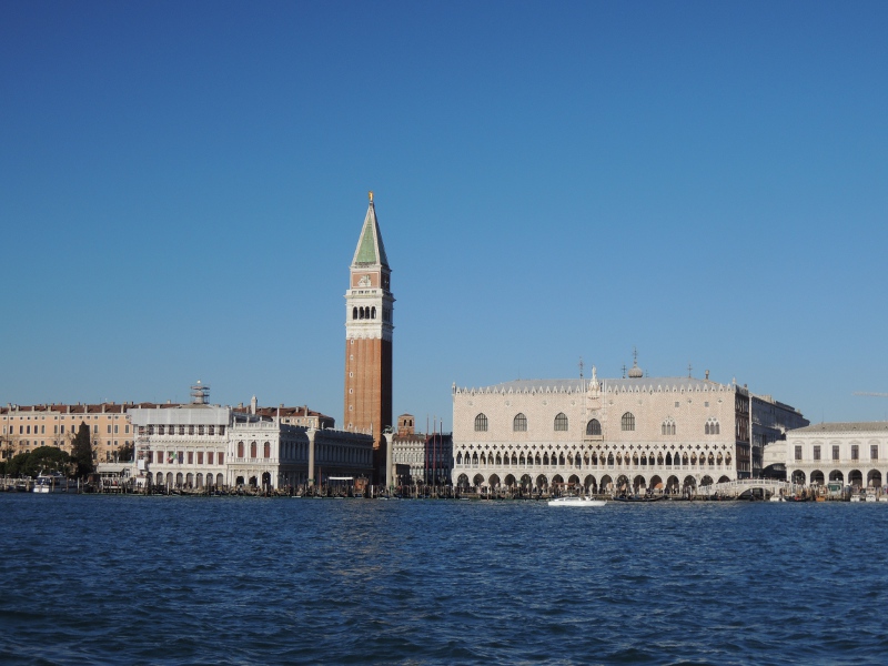 Markusplatz vom Vaporetto nach San Giorgio aus