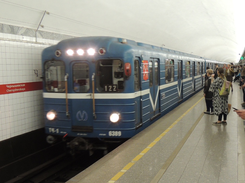 Älterer Metrozug in St. Petersburg