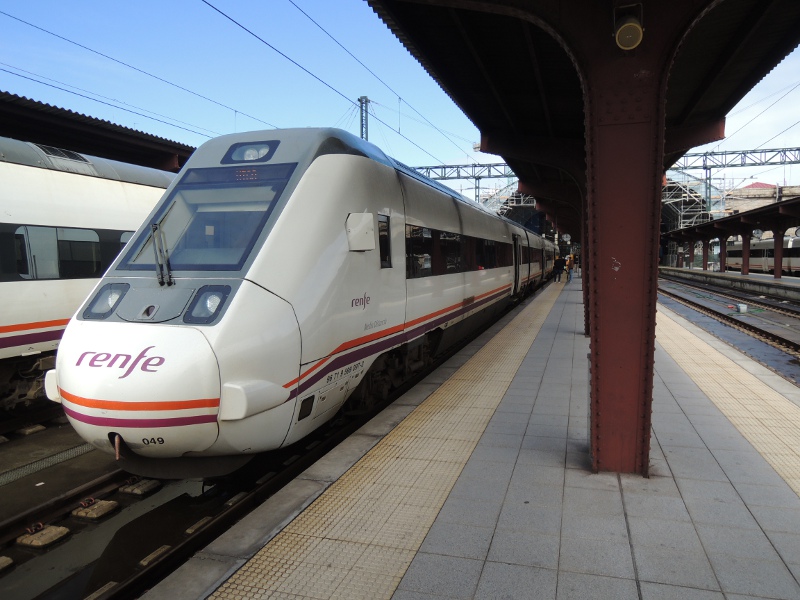 Renfe-BR 599 im Bahnhof A Coruña