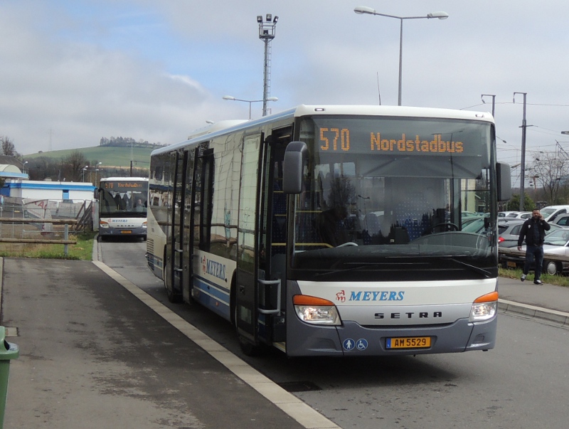 Setra-Bus der Firma Meyers am Bahnhof Ettelbrück
