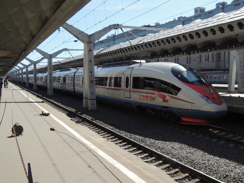 Sapsan im Bahnhof Sankt Peterburg Moskowskij