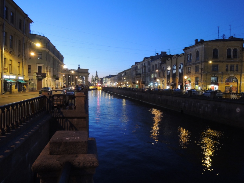 An der Fontanka bei Nacht