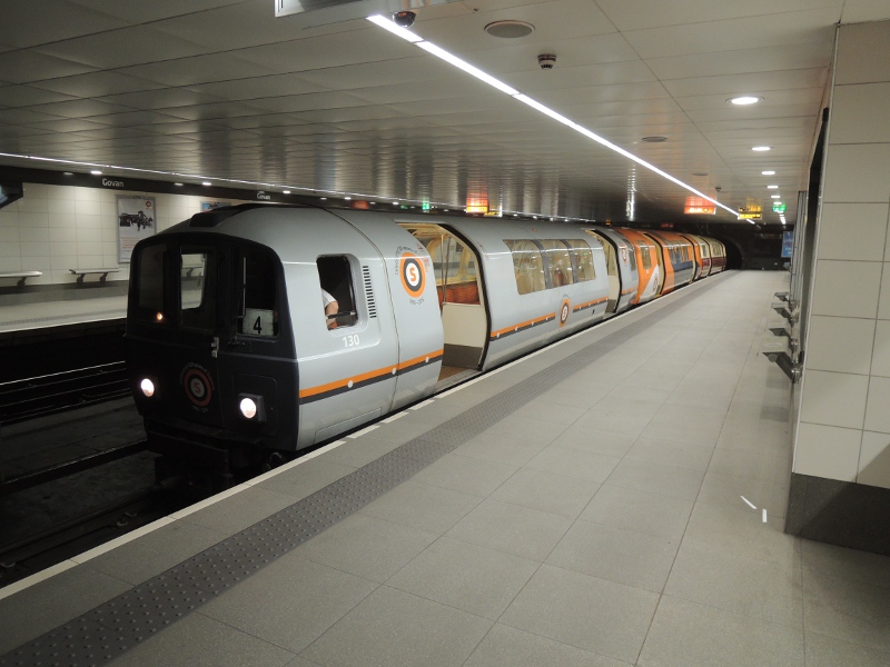 U-Bahn-Wagen in historischer Farbgebung