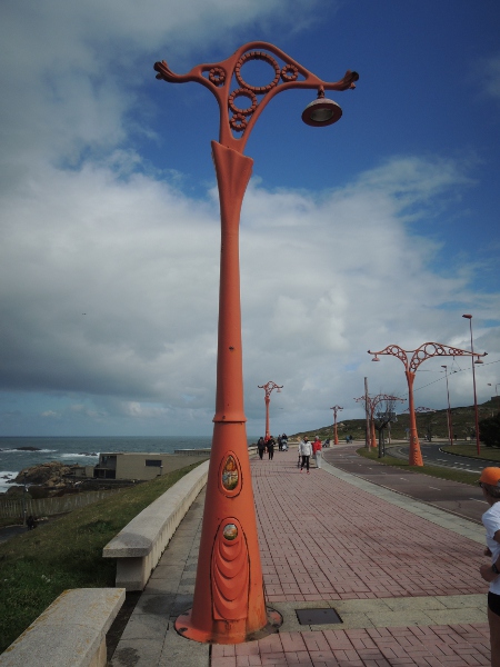 Gleise und Masten der historischen Straßenbahn La Coruña