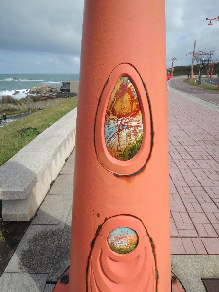 Detail an einem Mast der historischen Straßenbahn La Coruña