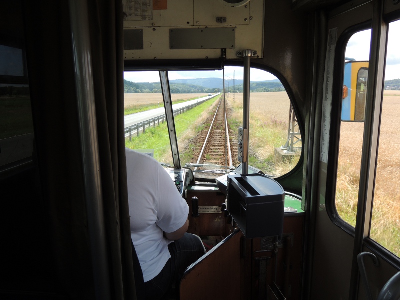 Thüringerwaldbahn mit paralleler Landstraße