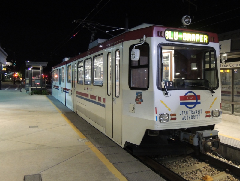 TRAX-Straßenbahn der UTA