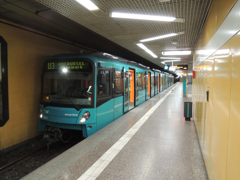 U5-Wagen der Frankfurter U-Bahn