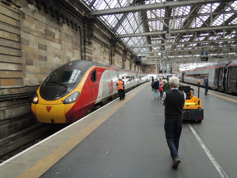 Virgin Pendolino in Glasgow Central