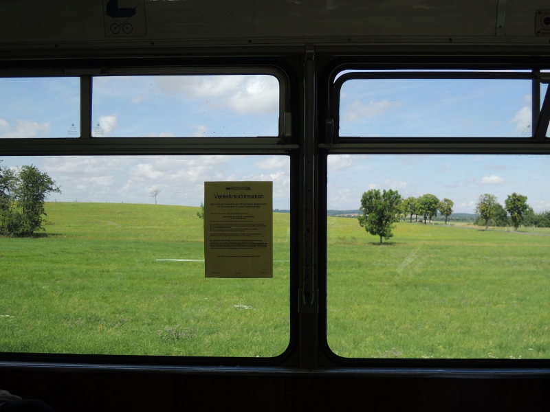 Wiese, von der Thüringerwaldbahn aus gesehen